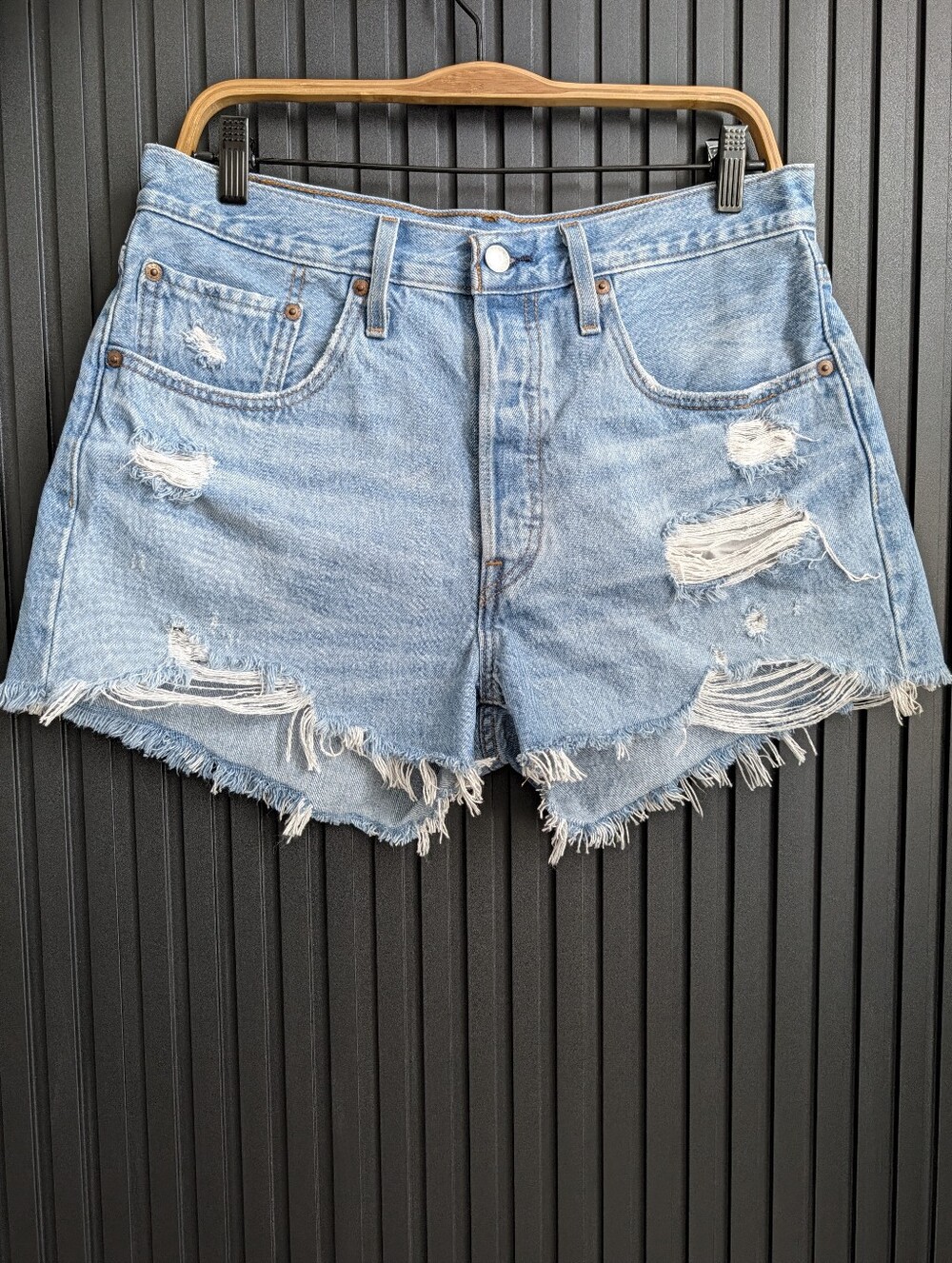 Levi’s 501 Original Distressed High Rise Denim Shorts Size 30 Medium Wash
